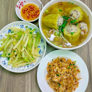 Tuyển gấp 10 cô giúp việc nhận ở lại đi làm liền : 0978609760