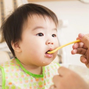 Cần tuyển chị chăm em bé 6 tháng ở lại tại quận 2.