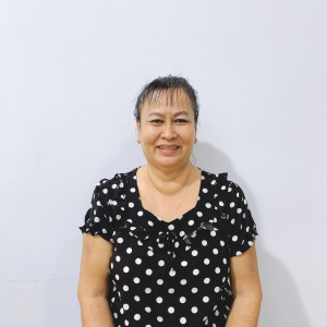 Cô Hằng, sinh năm 1970, quê ở Kiên Giang. - Cô tìm việc : Giúp việc nhà, phụ chăm bé - Phụ quán – Chăm sóc bà