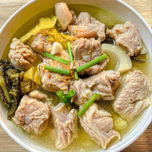 NHÀ EM CẦN TUYỂN GẤP CÔ GIÚP VIỆC Ở LẠI ĐI LÀM NGAY : 0978609760