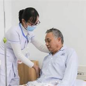 CẦN TUYỂN GẤP CÔ CHĂM BỆNH NAM NẰM 1 CHỖ LƯƠNG 10TR/THÁNG