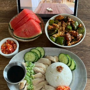 Tuyển giúp việc nhà