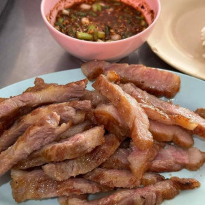 EM CẦN GẤP CHỊ GIÚP VIỆC NHÀ LÀM ĐI VỀ QUẬN 4 TỪ 7H ĐẾN 15H