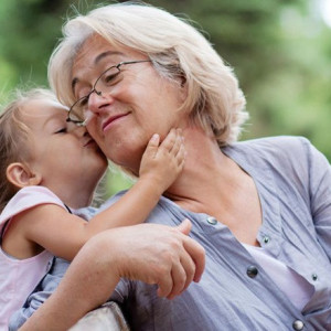 TÌM CHỊ CHĂM SÓC BÀ NẰM MỘT CHỖ