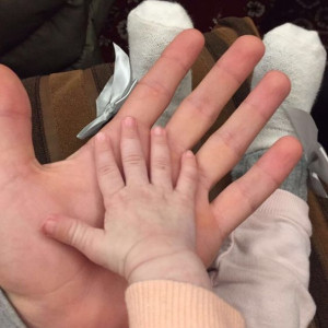 Ba mẹ trẻ tuyển chị chăm em bé 3 tháng, cần chị làm ăn ở lại tại Thủ Đức.