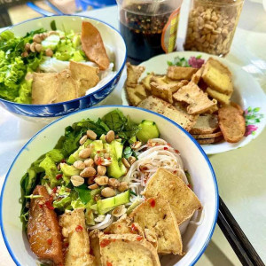 Nay em cần tuyển gấp 1 cô chăm ông bệnh, đi lại được làm việc tại Nguyễn Oanh, Gò Vấp