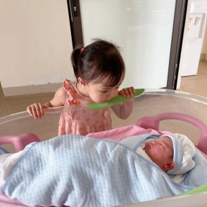 Tuyển cô chăm bé + phụ việc nhà + Bình Tân