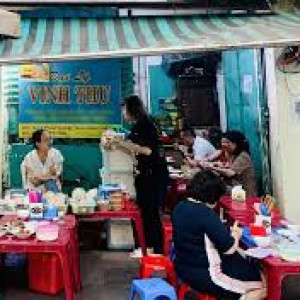 Cần tuyển gấp chị phụ quán cơm bao ăn ở lại tại Tân Phú