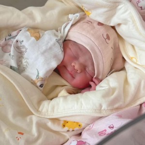 Cần Tuyển Chị Chăm Bé Sơ Sinh : 0978609760 ( Có Zalo)