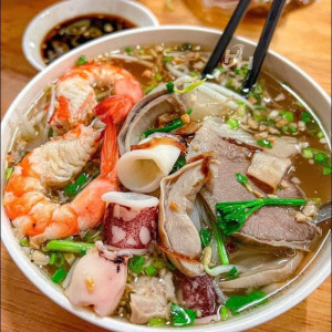 Cần gấp chị  giúp việc nhà nấu ăn ngon làm ăn ở lại tại Thủ Đức 10 triệu/tháng