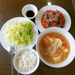 Cần gấp 1 chị phụ bếp quán ăn sáng và cơm trưa văn phòng ở Quận 2