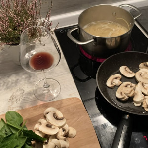 GIA ĐÌNH MÌNH ĐANG CẦN CÔ GIÚP VIỆC NHÀ Ở TÂN BÌNH.