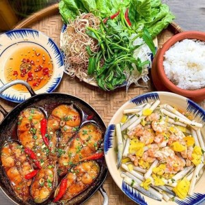 Cần tuyển gấp chị giúp việc nhà ở lại tại Tân Bình lương 10 triệu : 0978609760