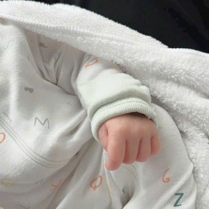 TUYỂN CHỊ CHĂM EM BÉ