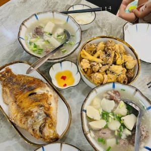 Gia đình cần chị làm việc nhà nấu ăn, nhà 3 người ở quận Huỳnh Văn Bánh, Phú Nhuận