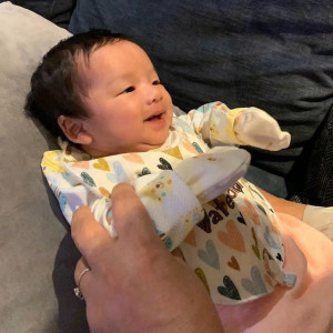 Mẹ Bé Cần Hiện Đang Cần Một Chị Biết Chăm Trẻ