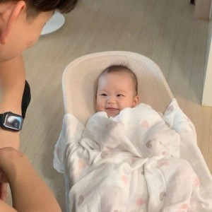 Nhà em đang cần chị đi chăm sóc bé nhỏ