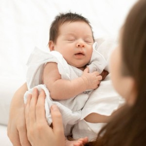 📢 TUYỂN CÔ CHĂM BÉ SƠ SINH – LƯƠNG 15 TRIỆU/THÁNG