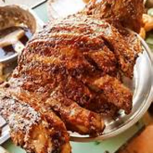 Cần gấp 1 anh anm nướng heo quay bao ăn ở lại