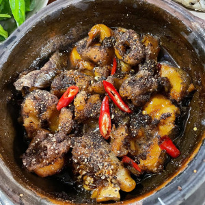 Nhà con cần tìm gấp 1 cô giúp việc nhà