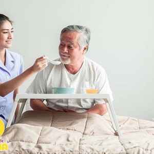 Cần tìm cô chăm sóc ông nằm một chỗ