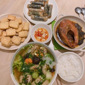 Tuyển gấp chị giúp việc nhà ở lại tại Q7 lương 10 triệu 0978609760( có zalo)