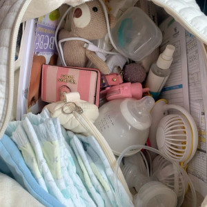 Em cần tuyển một cô chăm bé 8 tháng tuổi tại nhà  ở Quận Tân Phú lương 11 triệu