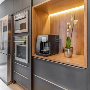 Nhà 2 người 2 lầu quận 2 cần chị giúp việc bao ăn ở, Lương 10 Triệu.