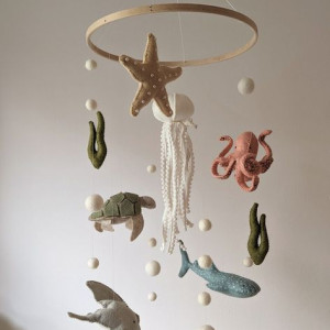 Em tuyển gấp 1 chị chăm bé đi về quận 7 lương 9 triệu