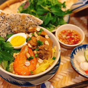 💥Em cần gấp 2 CHỊ TRẺ làm nhà 3 lầu có thang máy ở Quận 1