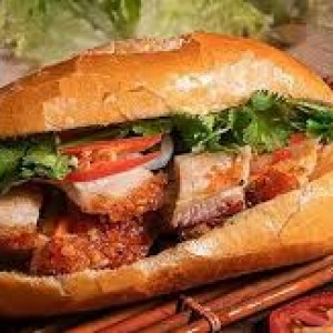 Vợ em mới sinh bé được 6 tháng, sắp phải đi làm lại, cần gấp 1 chị chuyên chăm bé ở chung cư Vinhomes Golden River quận 1.