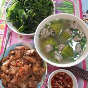 Tuyển gấp chị giúp việc nhà bao ăn ở lại tại Q7 : 0978609760( Có zalo )