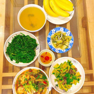 Gia Đình Bận Rộn Cần Chị Đến Sắp Xếp Nội Trợ Có Thể Ở Lại