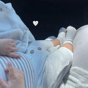 CẦN CÔ CHĂM ĐƯỢC BÉ SONG SINH