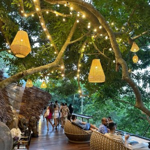 🔎 TUYỂN NỮ NHÂN VIÊN PHỤC VỤ QUÁN – ĂN Ở LẠI QUẬN 9