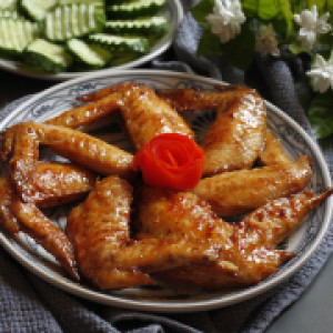 Cần tuyển gấp cô giúp việc đi làm ngay : 0978609760