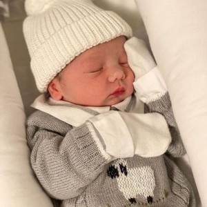 👶 BÉ 7 THÁNG CẦN CÔ BẢO MẪU – QUẬN 3