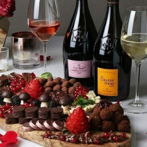 🎉 TUYỂN NHÂN VIÊN PHỤC VỤ QUÁN PUB COCKTAIL – QUẬN 1 🎉