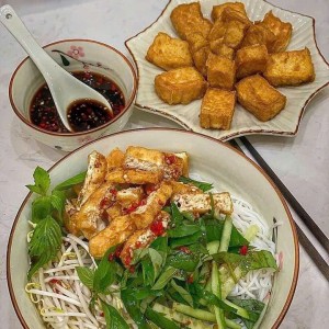 Tìm gấp cô chăm sóc sư bà tại chùa gò vấp.