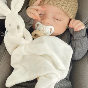 Em cần chị bảo mẫu chăm em 4 tháng, cần chị thương em bé, có kinh nghiệm. Lương 10 triệu.