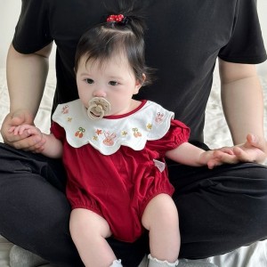 Nhà em 2 vợ chồng 1 bé 5 tháng tìm cô chăm em bé : 0978609760 ( có zalo