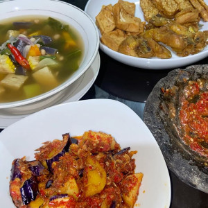 Nhà Ở Quận 2, Nhà 3 Người Lớn Thôi, Tìm Chị Giúp Việc Bao Ăn Ở