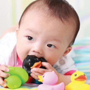 CẦN LIỀN CHỊ VỀ CHĂM BÉ 2 THÁNG TUỔI