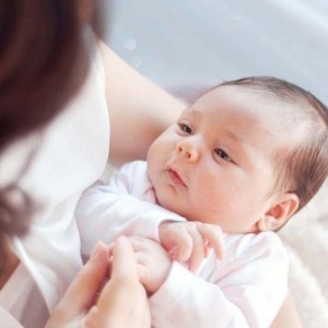 Tuyển gấp chị chăm em bé ở lại tại gia đình : 0978609760 ( có zalo)