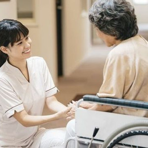 CẦN CÔ CHĂM SÓC BÀ ĐI VỀ QUẬN 2 LƯƠNG 10 TRIỆU