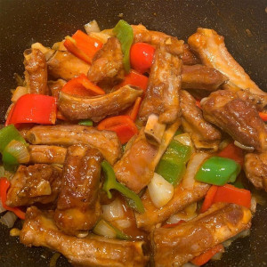 tuyển phụ quán cơm bao ăn ở lại