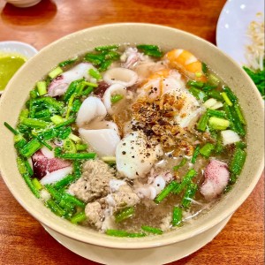 CẦN TUYỂN GẤP CHỊ PHỤ QUÁN HỦ TIẾU TẠI BÌNH TÂN