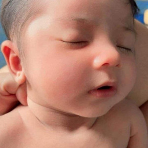 TUYỂN CÔ CHĂM BÉ SƠ SINH – ĂN Ở LẠI, LƯƠNG 13 TRIỆU