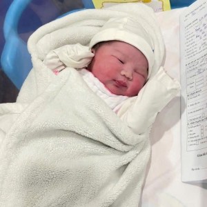 Nhà Muốn Một Chị Chăm Sóc Chuyên Em Bé Sơ Sinh