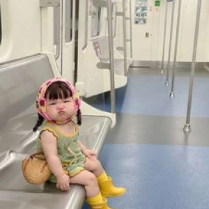 CẦN CÔ CHĂM BÉ GÁI 15 THÁNG TUỔI ĐI VỀ QUẬN 6